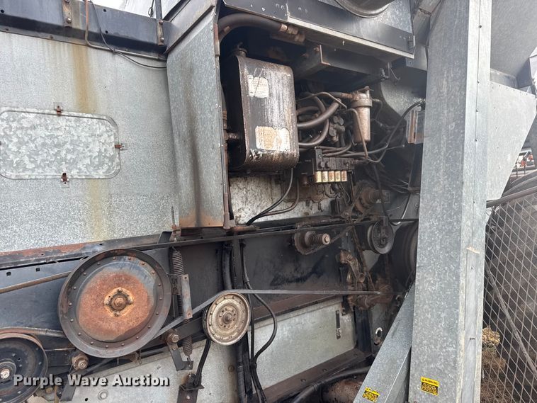 image for item NA9927 1984 Gleaner L3 combine