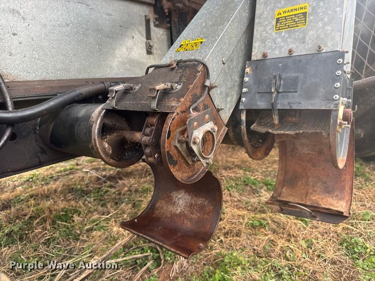 image for item NA9927 1984 Gleaner L3 combine