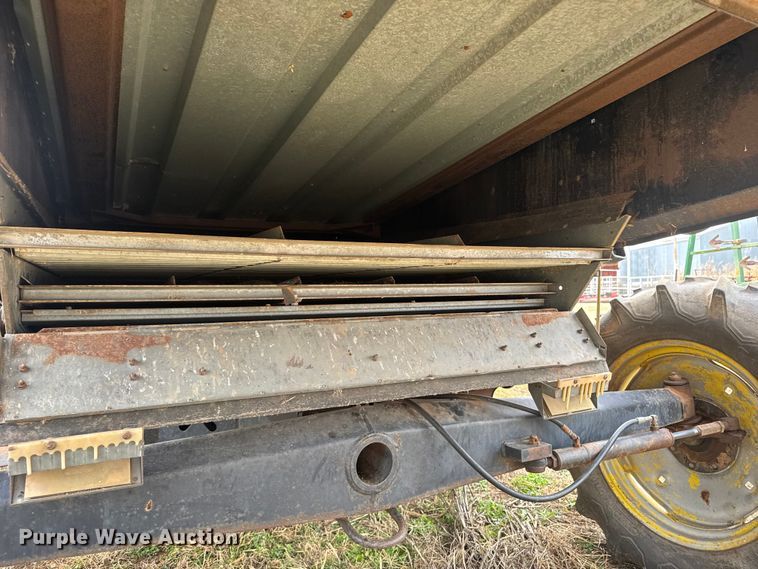 image for item NA9927 1984 Gleaner L3 combine