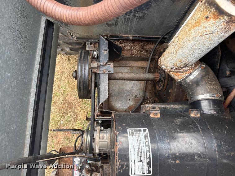 image for item NA9927 1984 Gleaner L3 combine