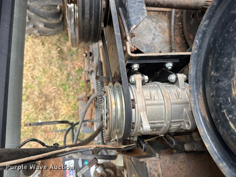 image for item NA9927 1984 Gleaner L3 combine