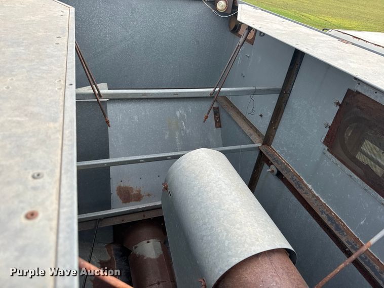 image for item NA9927 1984 Gleaner L3 combine