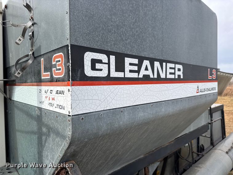 image for item NA9927 1984 Gleaner L3 combine