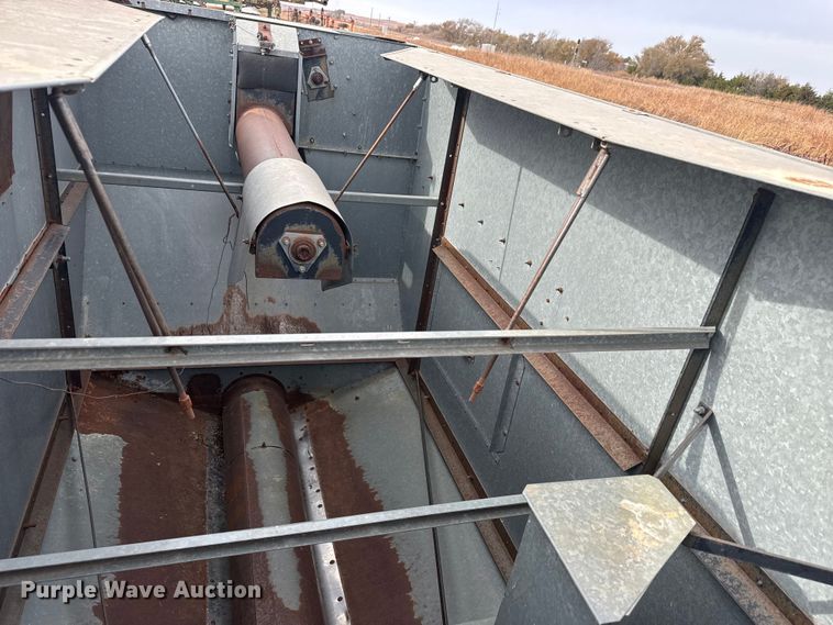 image for item NA9927 1984 Gleaner L3 combine