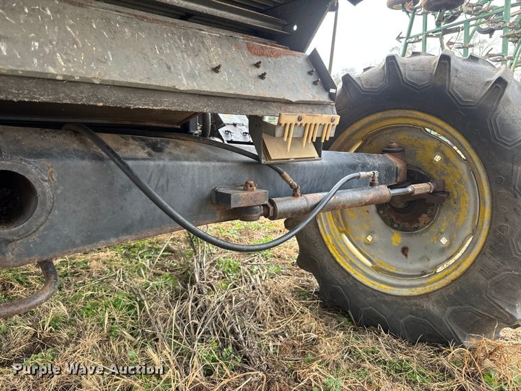 image for item NA9927 1984 Gleaner L3 combine