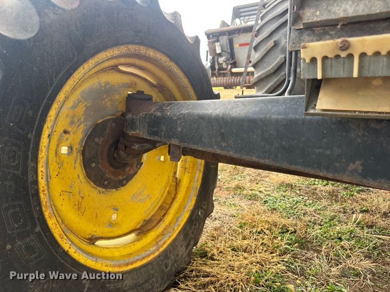 image for item NA9927 1984 Gleaner L3 combine