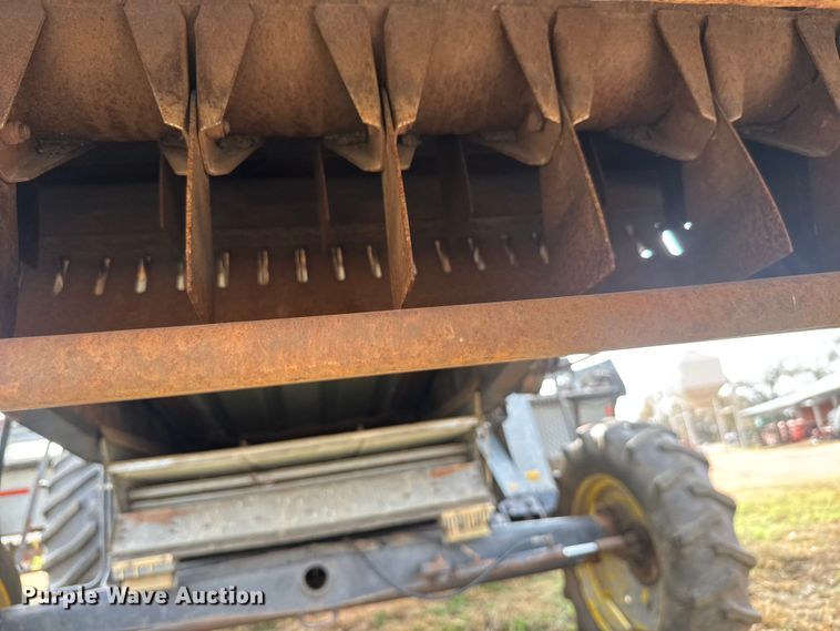 image for item NA9927 1984 Gleaner L3 combine