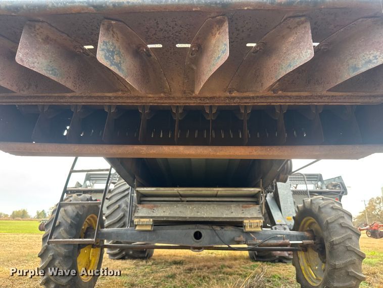 image for item NA9927 1984 Gleaner L3 combine