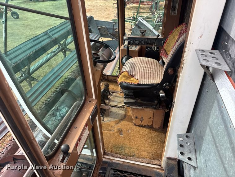 image for item NA9927 1984 Gleaner L3 combine