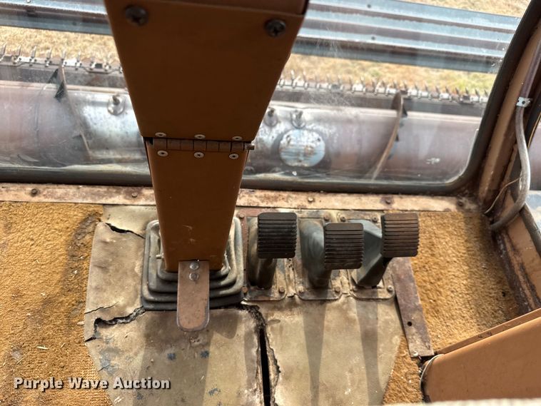 image for item NA9927 1984 Gleaner L3 combine