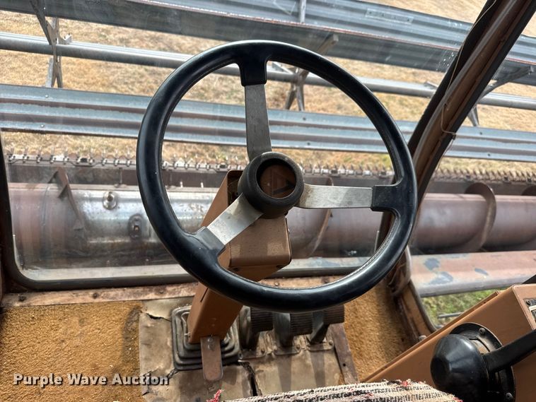 image for item NA9927 1984 Gleaner L3 combine