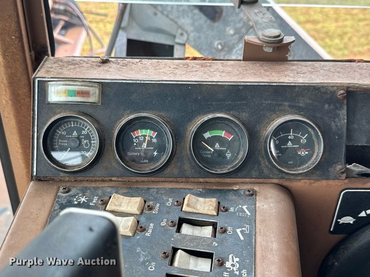 image for item NA9927 1984 Gleaner L3 combine