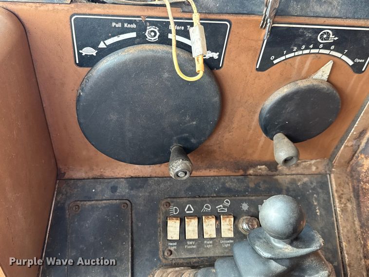 image for item NA9927 1984 Gleaner L3 combine