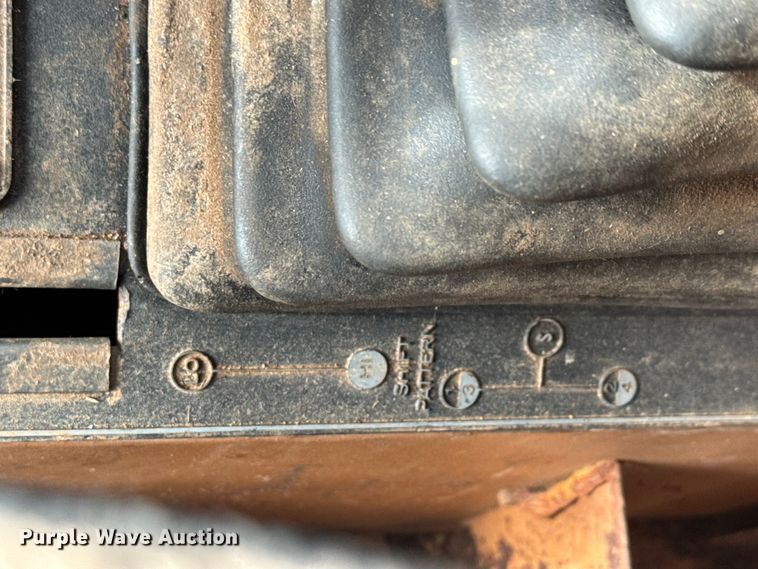 image for item NA9927 1984 Gleaner L3 combine