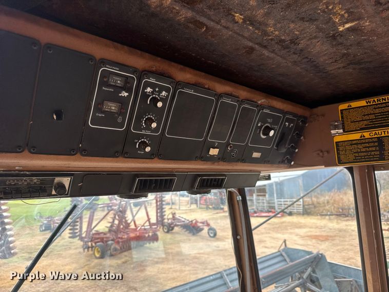 image for item NA9927 1984 Gleaner L3 combine