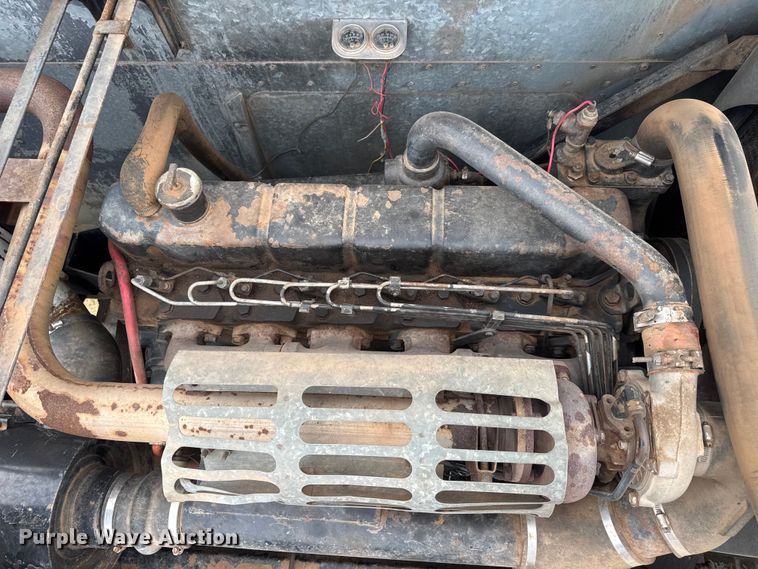 image for item NA9927 1984 Gleaner L3 combine