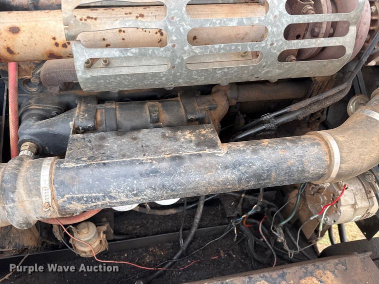 image for item NA9927 1984 Gleaner L3 combine