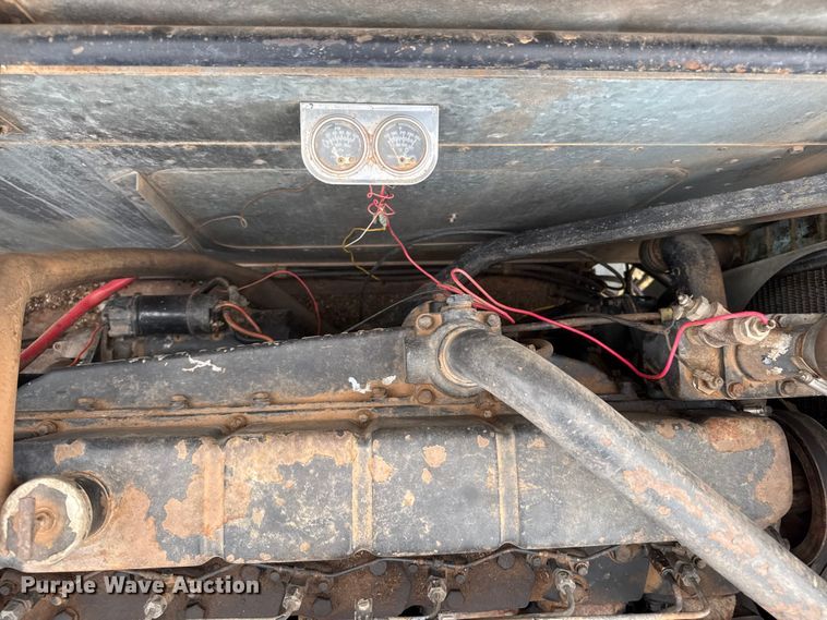 image for item NA9927 1984 Gleaner L3 combine