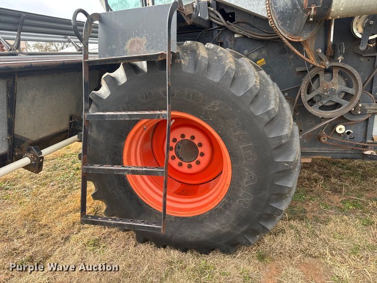 image for item NA9927 1984 Gleaner L3 combine