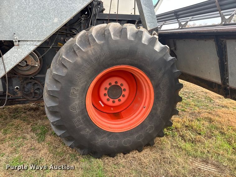 image for item NA9927 1984 Gleaner L3 combine
