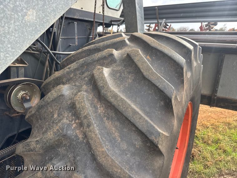 image for item NA9927 1984 Gleaner L3 combine