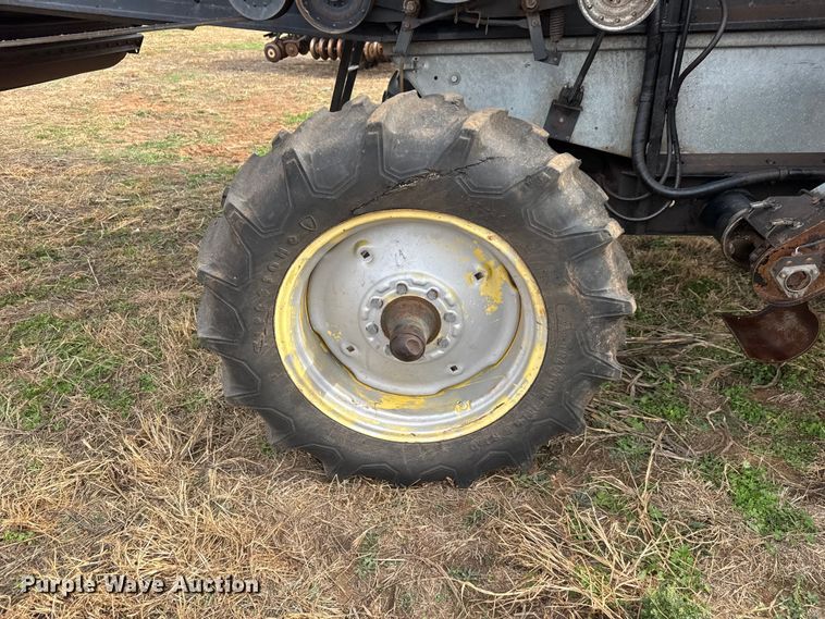 image for item NA9927 1984 Gleaner L3 combine