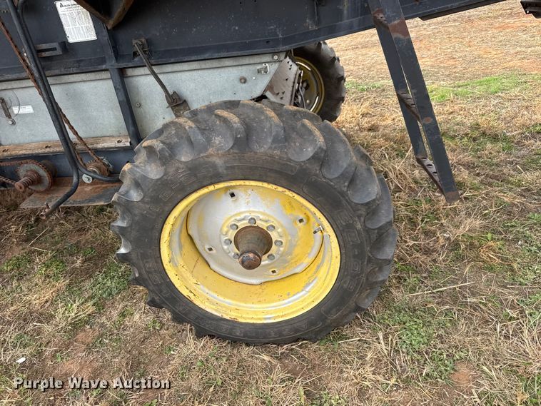 image for item NA9927 1984 Gleaner L3 combine