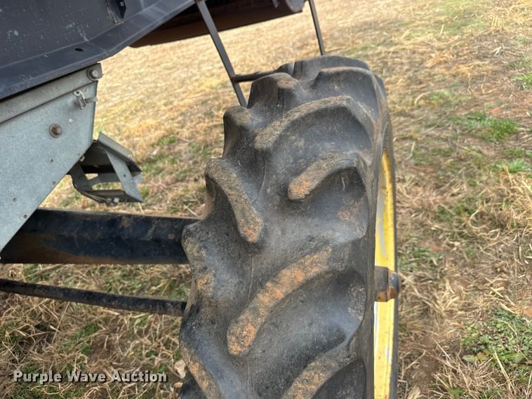 image for item NA9927 1984 Gleaner L3 combine