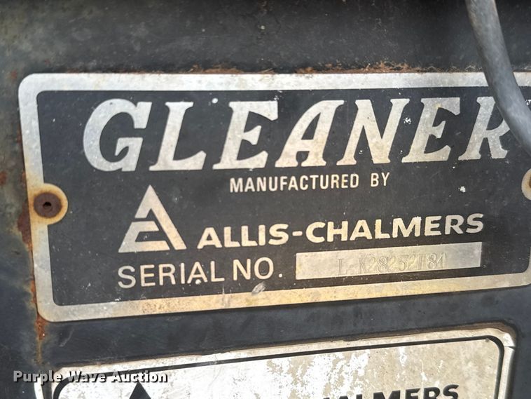 image for item NA9927 1984 Gleaner L3 combine