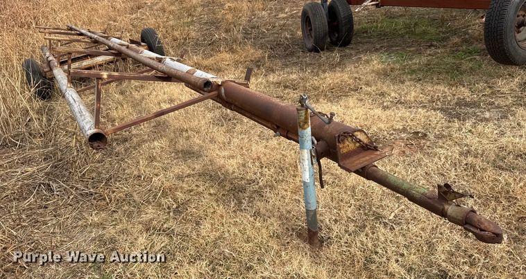 image for item NA9927 1984 Gleaner L3 combine