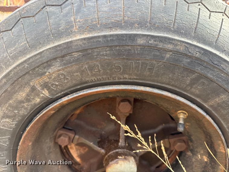 image for item NA9927 1984 Gleaner L3 combine