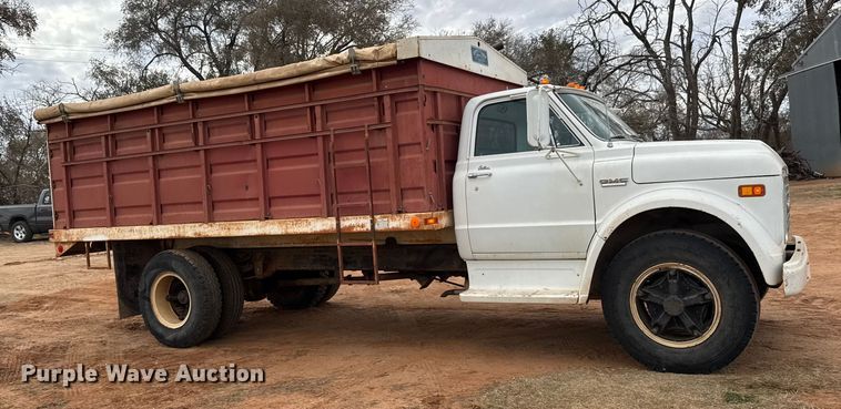 image for item NA9931 1972 GMC 6500 Custom grain truck