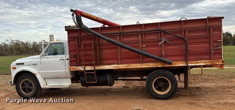 image for item NA9931 1972 GMC 6500 Custom grain truck