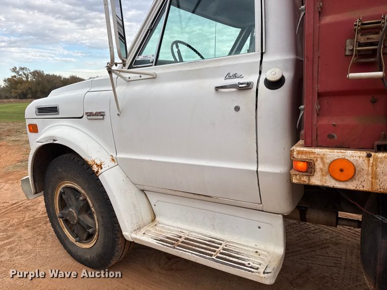 image for item NA9931 1972 GMC 6500 Custom grain truck