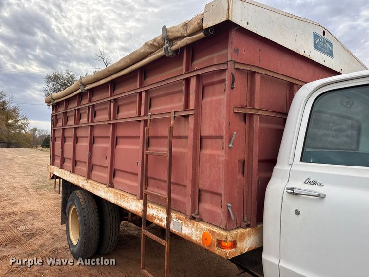 image for item NA9931 1972 GMC 6500 Custom grain truck