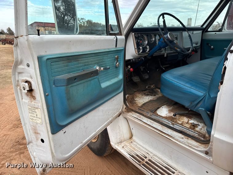 image for item NA9931 1972 GMC 6500 Custom grain truck