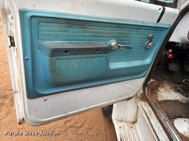 image for item NA9931 1972 GMC 6500 Custom grain truck