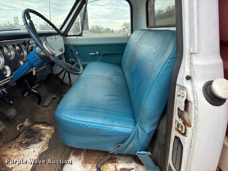 image for item NA9931 1972 GMC 6500 Custom grain truck