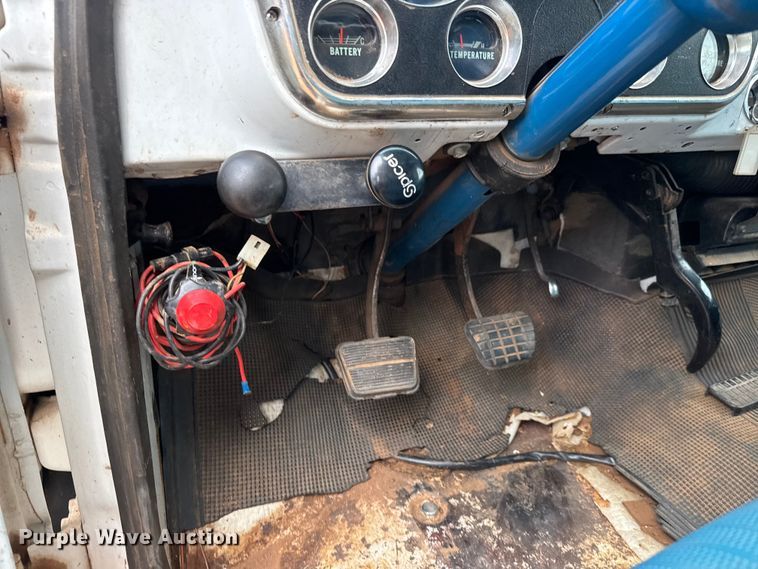 image for item NA9931 1972 GMC 6500 Custom grain truck