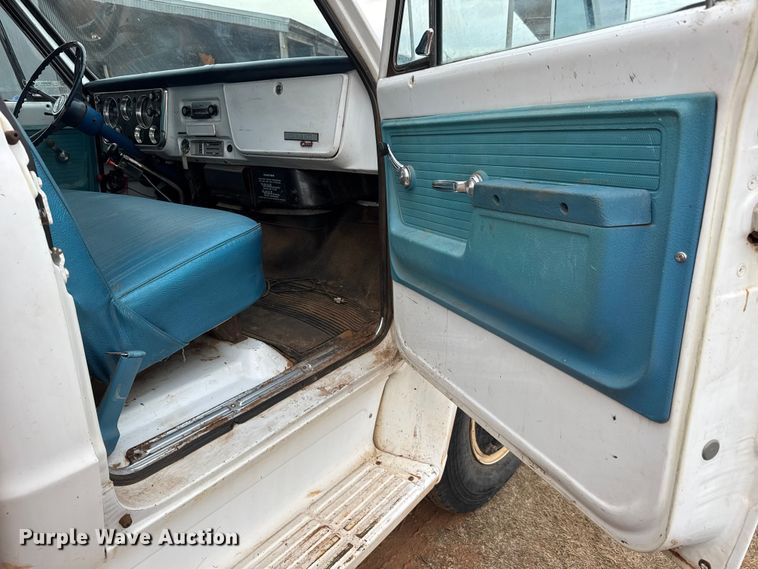 image for item NA9931 1972 GMC 6500 Custom grain truck