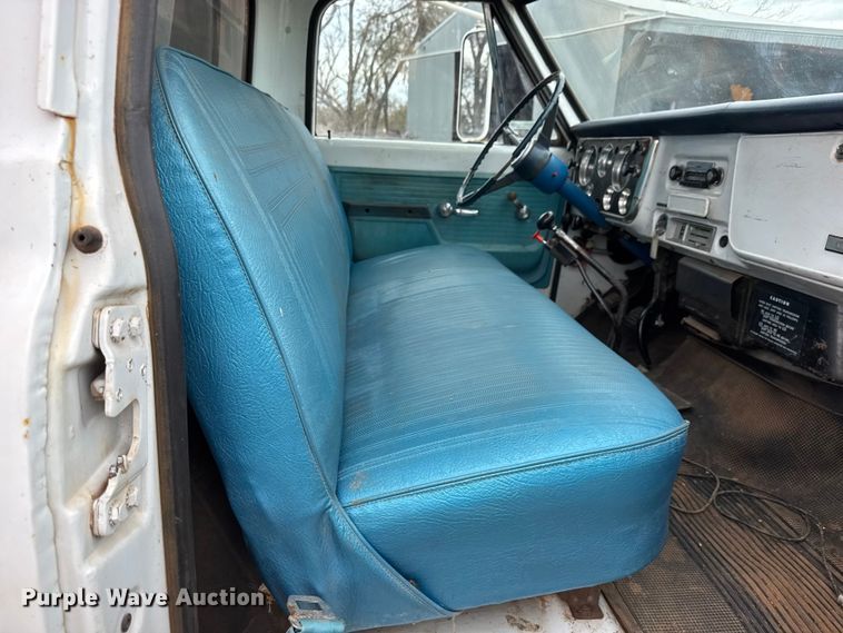 image for item NA9931 1972 GMC 6500 Custom grain truck