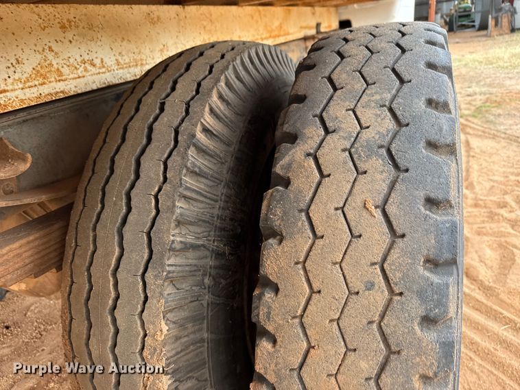 image for item NA9931 1972 GMC 6500 Custom grain truck