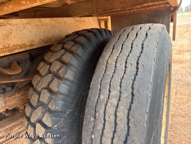 image for item NA9931 1972 GMC 6500 Custom grain truck