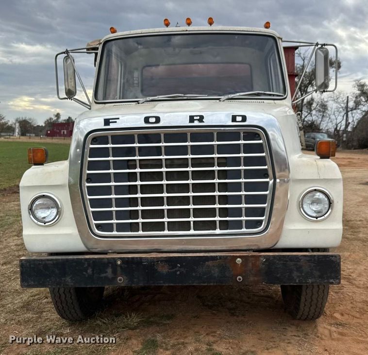 image for item NA9932 1975 Ford 750 grain truck
