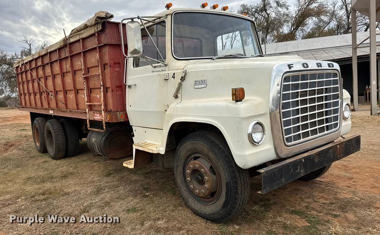 image for item NA9932 1975 Ford 750 grain truck