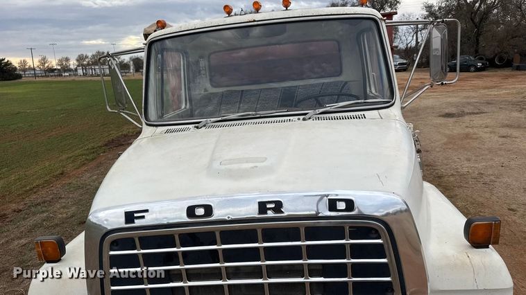 image for item NA9932 1975 Ford 750 grain truck