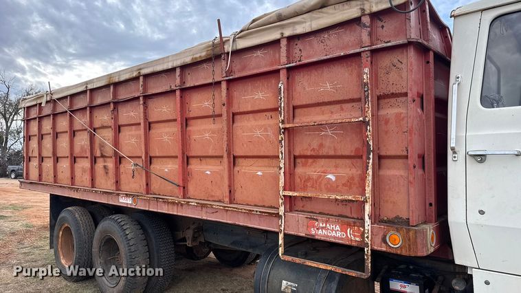 image for item NA9932 1975 Ford 750 grain truck