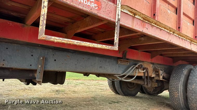 image for item NA9932 1975 Ford 750 grain truck