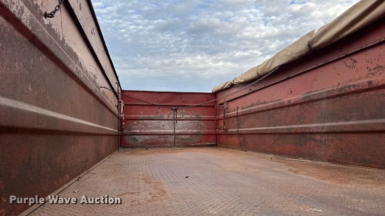 image for item NA9932 1975 Ford 750 grain truck