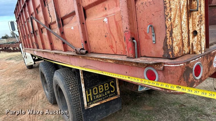 image for item NA9932 1975 Ford 750 grain truck